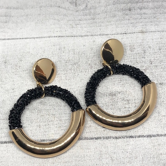 Gold tone glittery/resin statement earrings. - Picture 3 of 5